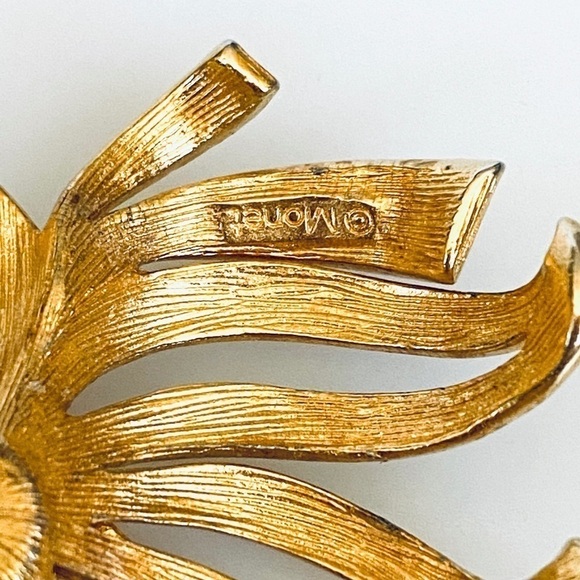 MONET Vintage Brooch Pin Gold Tone - Picture 5 of 10